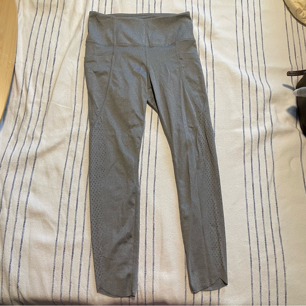 Everyday Perforated Leggings